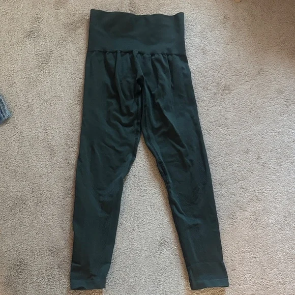 LNDR Chisel Legging in Olive Green Like New - Picture 2 of 4